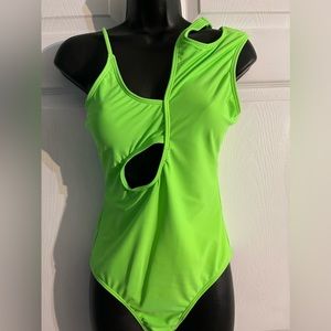 Feel Qual Women’s one piece swimsuit size small NWT neon green